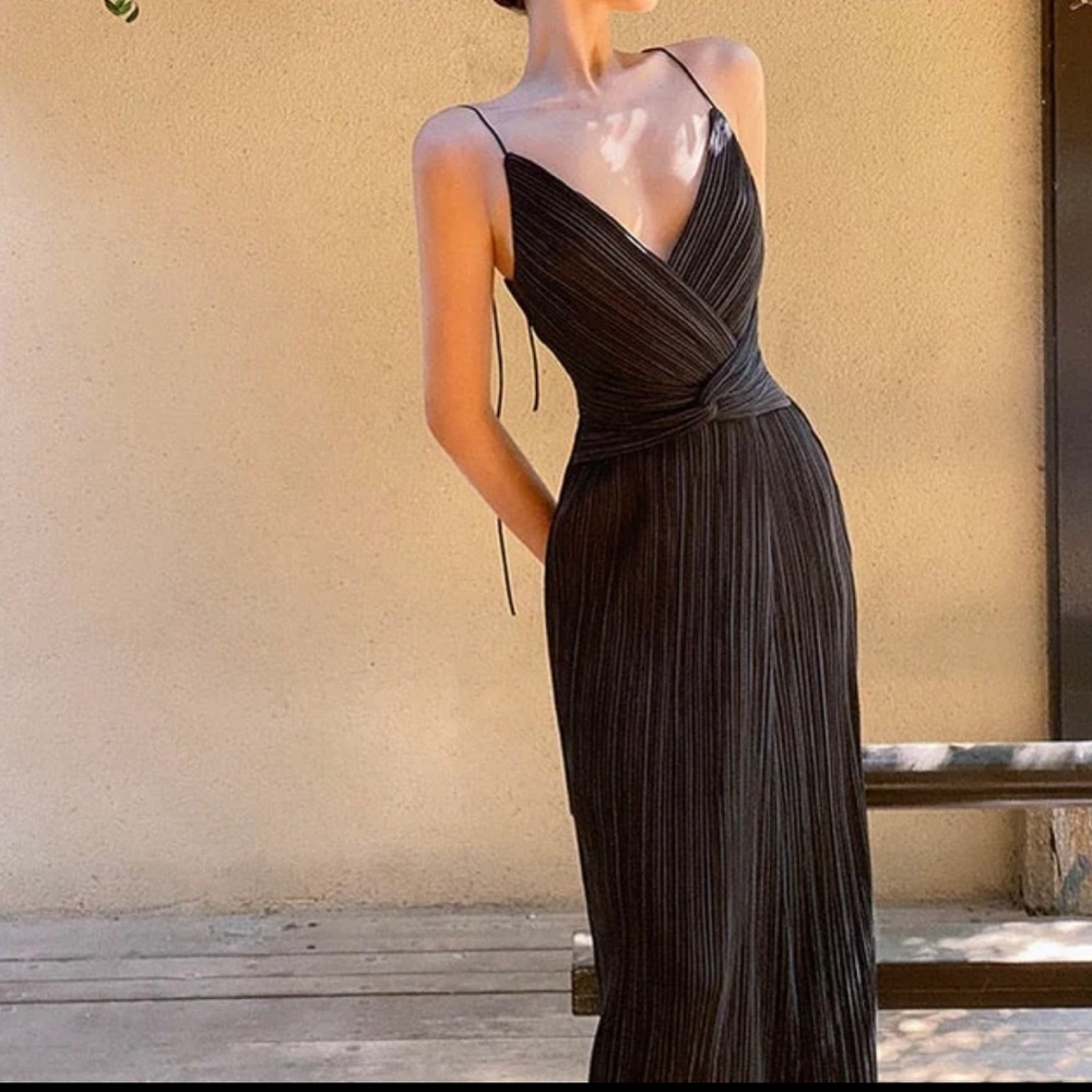 NEW Xiaoli Women’s Textured Pleated Spaghetti Strap Black Dress Size X-Small